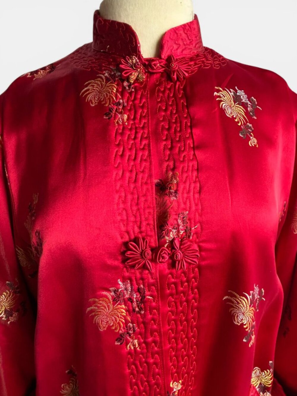 Asian Red Satin Embroidered Robe 40 Bust - Picture 2 of 12